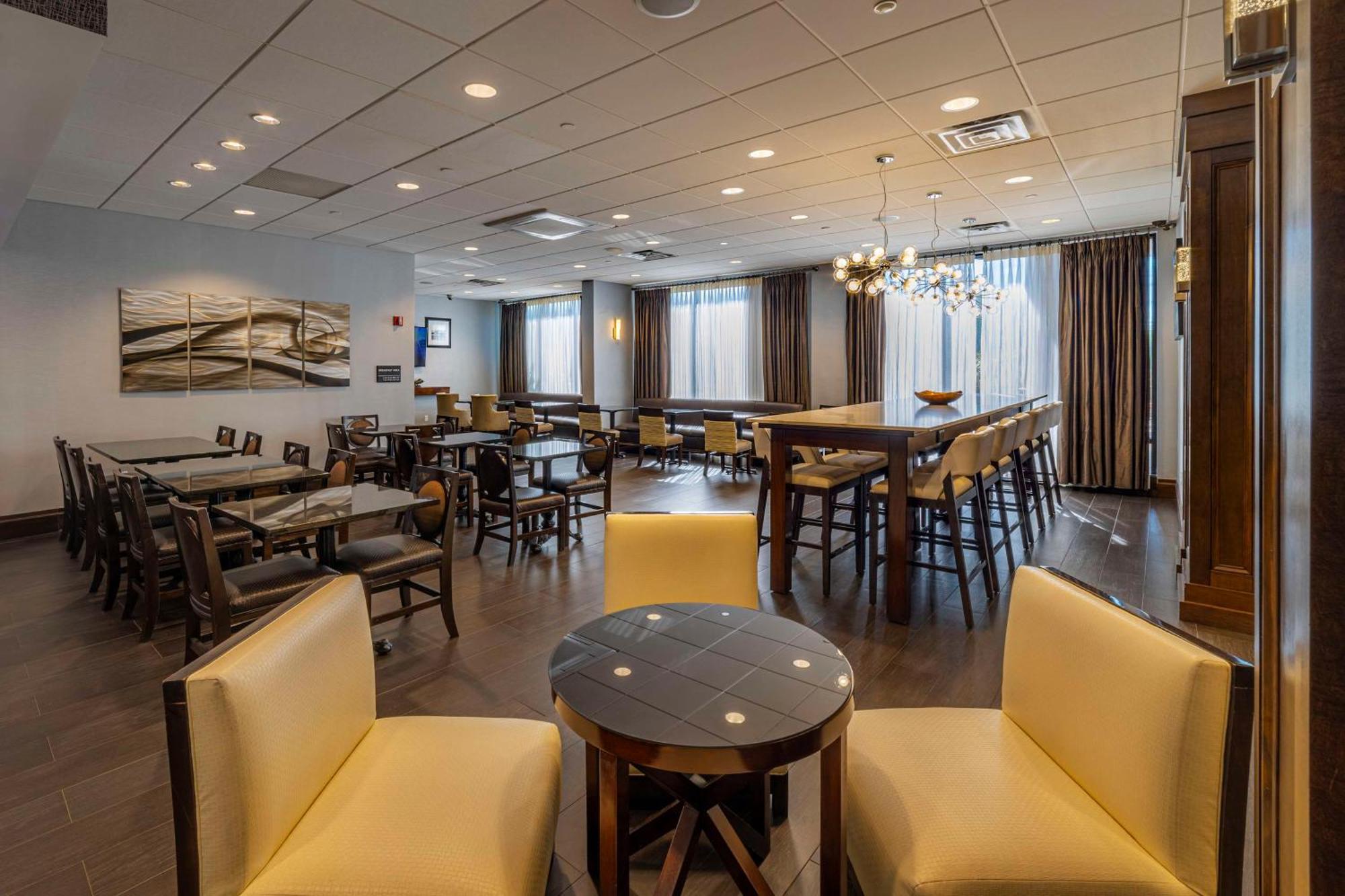 Hampton Inn Carlstadt At The Meadowlands Exterior foto